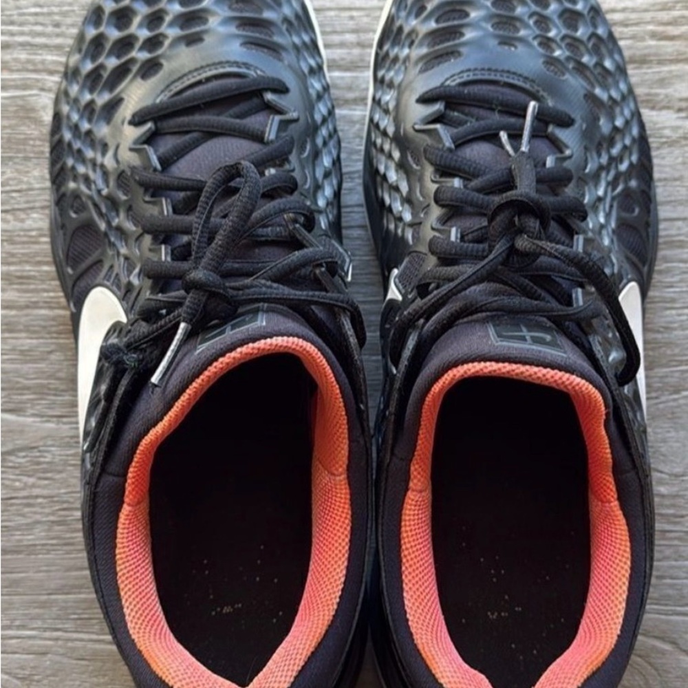 Nike Men’s Black Running Shoes with Coral Lining - Picture 3 of 6
